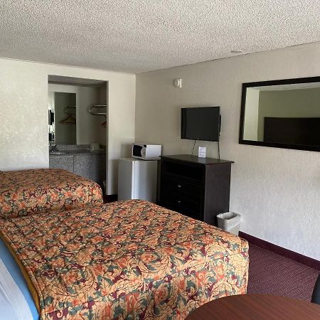 Red Carpet Inn غرينزبورو المظهر الخارجي الصورة