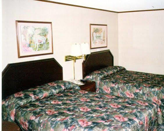 Red Carpet Inn غرينزبورو الغرفة الصورة